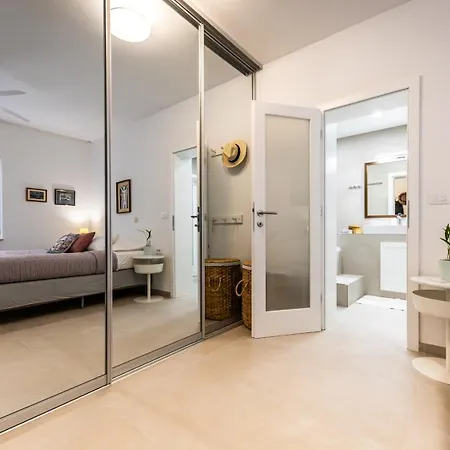 Pretty Apartment *