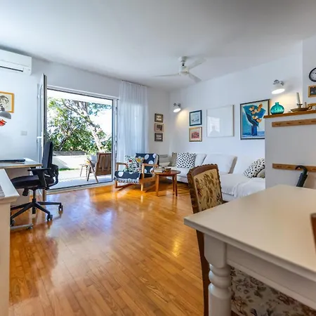 Apartment Pretty *